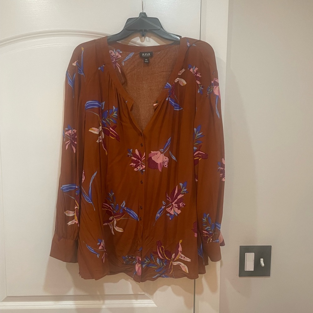 Floral button top